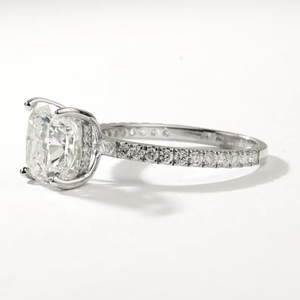 แหวนหมั้นเพชรทรงคุชชั่นคัท 2-4 กะรัต เพชรเลี้ยงในห้องปฏิบัติการ พร้อมใบรับรอง IGI ตัวเรือนทองคำแท้ ประดับเพชรเม็ดเดี่ยว ดีไซน์แบบฮาล์ฟอีเทอร์นิตี้ - Product Image 3