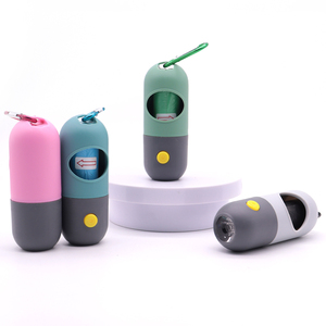 ไฟฉาย LED พร้อมที่เก็บถุงเก็บอุจจาระสุนัขแบบพกพา พร้อมคลิปคาราไบเนอร์ สำหรับเดินกลางคืนและกิจกรรมกลางแจ้ง - Product Image 5