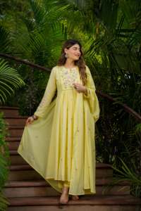 Salwar Kameez traditionnel en soie Chanderi avec broderie, coupe ample, longueur au sol, tenue de mariage, ensemble Kurta, style Inde Pakistan, pour femmes - Product Image 2