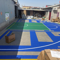 Kit de terrain de basket-ball extérieur personnalisé avec dalles sportives et revêtement de sol pour terrains de sport