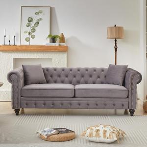 Sofá Chesterfield Italiano de Alta Gama, Posmoderno, Tapizado en Tela, Lujoso y Cómodo, de Tres Plazas, con Patas de Madera Maciza - Product Image 1