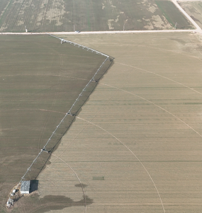 Landbouwirrigatiepakket met boosterpomp en duurzame tandwielkast voor center pivot sproeiers met hoekarm - Product Image 4