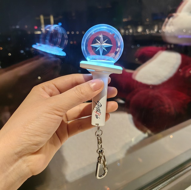 Ama-zon Hot Sale V2 Straykids Bluetooth LED Light Stick Lighstick with BlueTooth Connection for Party Decorations Key Chain