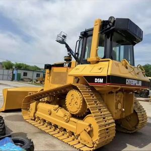Bulldozer Caterpillar D5M d'occasion, modèle 2023, chenilles usagées, moteur, boîte de vitesses, pompe et accessoire tarière d'origine japonaise, certifié CE - Product Image 1