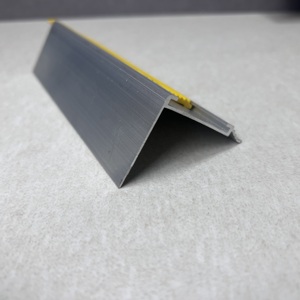 Profilés d'escalier en aluminium <span class=keywords><strong>de</strong></span> qualité industrielle pour escaliers intensément utilisés dans les usines et sur les chantiers <span class=keywords><strong>de</strong></span> construction - Product Image 1