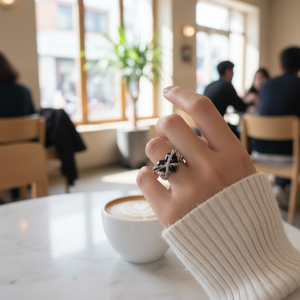 Vendita calda di tendenza stile coreano minimalista corona sole titanio zirconi anelli per ragazze all'ingrosso invisibile impostazione intarsio tecnologia - Product Image 3