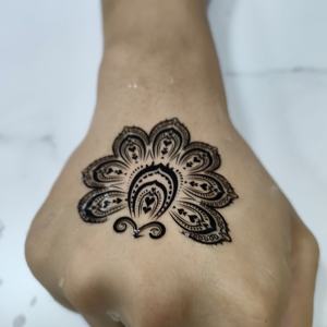 สติกเกอร์รอยสักที่แขนแบบชั่วคราวสีดำที่กำหนดเองกันน้ำและติดทนนาน - Product Image 3