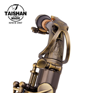 Saxophone alto en Mi bémol, style vintage, avec embouchure en PMMA, corps en laiton finition bronze antique, motif floral gravé en laiton - Product Image 5