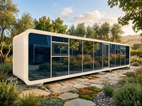 Cabine panoramique incurvée en verre avec cuisine et salle de bain intégrées, idéale pour le glamping en bord de lac ou en montagne