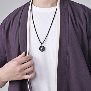 Collier en acier titane style chinois rétro avec pendentif poisson Yin Yang, motif Tai Chi Bagua, inaltérable, bijoux de Dongguan - Product Image 2