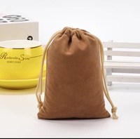Pochette en velours de luxe personnalisée avec cordon de serrage et logo brodé pour badges, épingles, boucles d'oreilles, parfums et porte-clés – Vente en gros