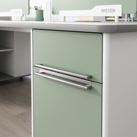 Poste de travail linéaire moderne avec structure métallique en A, durable, écologique, avec rangement latéral, plateau en panneau E1, bureau triple pour employés