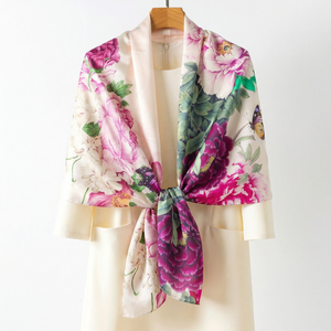 Foulard en <span class=keywords><strong>Soie</strong></span> <span class=keywords><strong>de</strong></span> Mûrier 100% Personnalisable 175*53cm, Vente en Gros, Collection Printemps-Été 2026, Imprimé Pivoine Violette et Papillon, Faible MOQ - Product Image 1