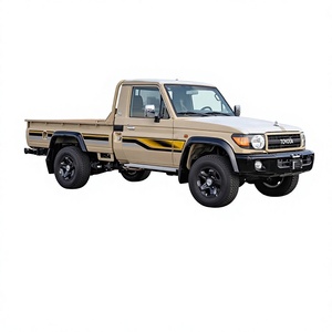 Land Cruiser LC79 Pickup 2022 4.2L 4x4 Diesel Cabina Singola 6 Posti Cerchi R18 Aria Condizionata Manuale Guida a Sinistra Sedili in Pelle Alluminio - Product Image 1