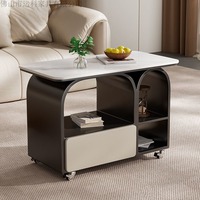 Table basse vintage italienne de luxe en marbre et acier avec rangement, canapé d'angle mobile crème, meuble d'appoint pour appartement et maison
