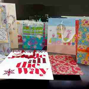 SP3014 Christmas <b>Gift</b> Paper Bags Come With Greeting Cards and Handles of Various Materials - Product Image 1