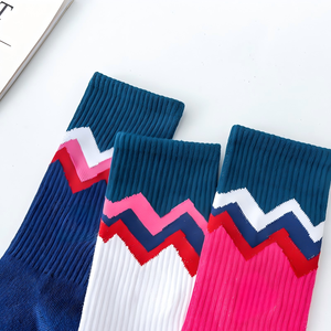 Calcetines de Skateboard de Mezcla de Algodón, Poliéster y Spandex para Hombre y Mujer - Calcetines Deportivos Tejidos a la Moda, Absorbentes de Sudor y con Opción de Personalización ODM - Product Image 4