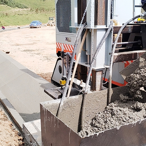Extrudeuse polyvalente de béton sec pour le bordage des canaux de drainage et des bords de parkings, à haute vitesse - Product Image 5