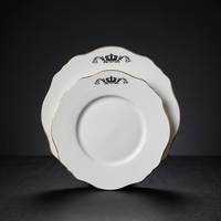 Assiettes de luxe en porcelaine blanche écologiques pour restaurant, assiettes à dessert blanches avec bord doré