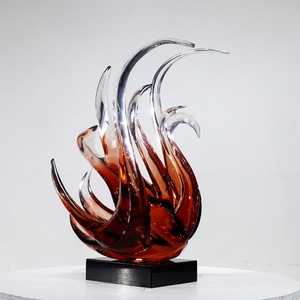 Scultura Artigianale in Resina con Effetto Fiamma Sfumato Rosso-Marrone, Finemente Lucidata, Decorazione Artistica di Lusso - Product Image 6