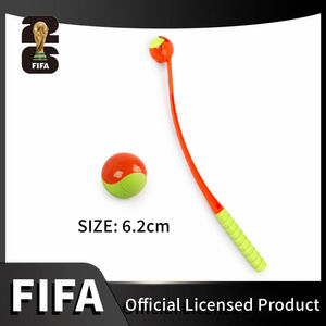 Jouets interactifs pour animaux de compagnie sous licence officielle <span class=keywords><strong>FIFA</strong></span>, lanceur de balles pour chien mains libres avec balle qui couine de 6,2 cm pour la Coupe du monde <span class=keywords><strong>FIFA</strong></span> - Product Image 4
