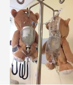 CE ASTM-funda de oso de peluche personalizado para niños, <span class=keywords><strong>bolsa</strong></span> de agua colgante con <span class=keywords><strong>bolsa</strong></span> de red para <span class=keywords><strong>hospital</strong></span> - Product Image 4