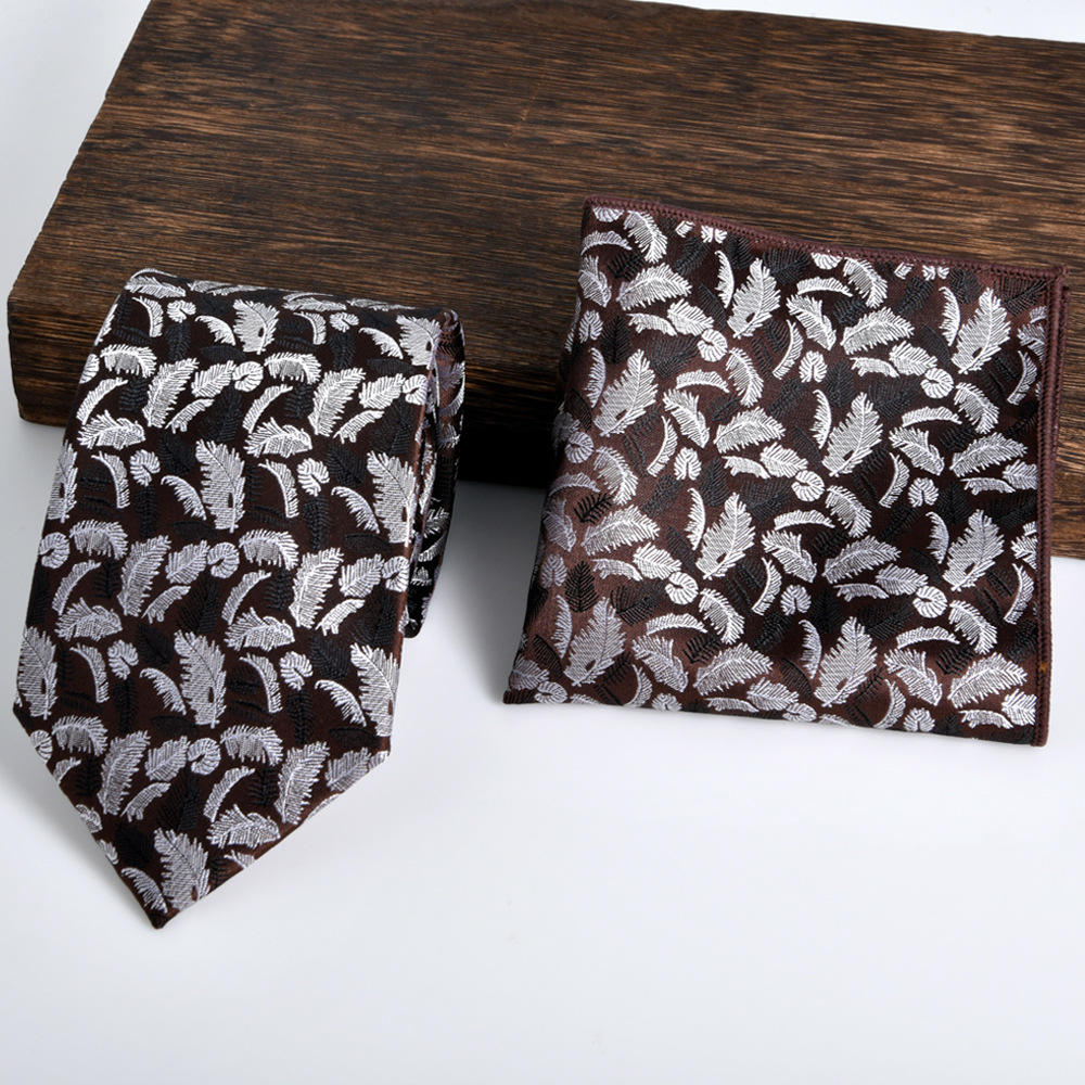 Golden suit: tie-square