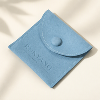 Ensemble d'emballage de bijoux personnalisé OEM avec boîte cadeau bleu clair et pochette à fermeture à bouton pour boucles d'oreilles, colliers et présentation en magasin