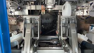 ماكينة نفخ الزجاجات شبه الأوتوماتيكية سعة 2 لتر و 5 لتر ، ماكينة نفخ زجاجات المياه الأوتوماتيكية ، ماكينة نفخ زجاجات الأطفال الأوتوماتيكية - Product Image 5