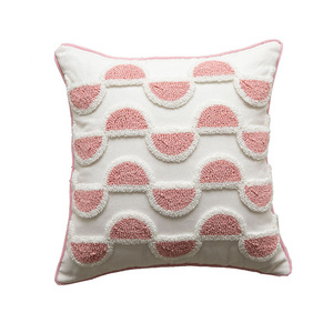 Coussin de canapé carré rose moderne personnalisé avec pompons, housse de coussin en peluche douce pour la décoration de chambre à coucher - Product Image 4