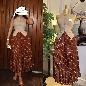 Conjunto Clásico al por Mayor para Mujer: <span class=keywords><strong>Falda</strong></span> Midi Plisada de Cintura Alta con Diseño de Puntos Franceses en Tela de Gasa - Product Image 5