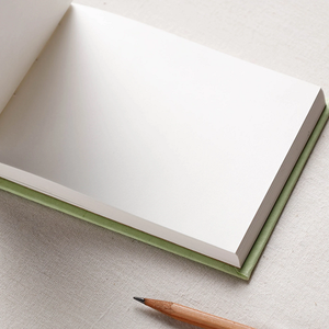 Cuaderno de Invitados con Diseño Floral Elegante, Cuaderno Compacto Decorativo para Visitantes (4.3 x 5.5 pulgadas) - Product Image 4