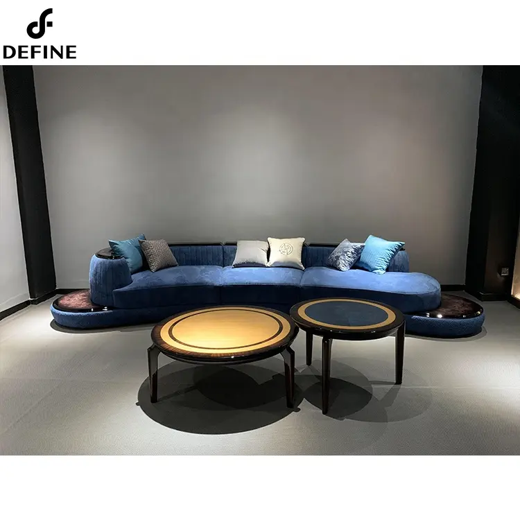 Villa di design speciale utilizzata divano ovale in tessuto a sette posti con tavolino in legno massello naturale sul lato per soggiorno