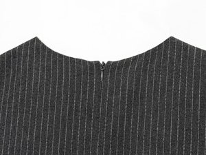 KAR&OT ZA 2025 Nuovo Arrivo Invernale Abito Midi Plissettato a Righe con Collo Tondo <span class=keywords><strong>Senza</strong></span> <span class=keywords><strong>Maniche</strong></span> e Design con Fibbia 8741237 - Product Image 5