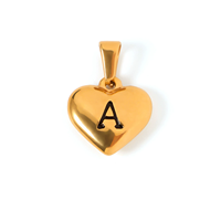 Vente en gros de pendentifs en forme de cœur en acier inoxydable plaqué or 18 carats, lettres initiales personnalisées de A à Z, breloques pour collier, fabrication de bijoux DIY