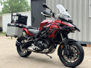 Motocicleta de Aventura TRK502 de 500cc con Enfriamiento por Agua, Motor de Dos Cilindros, Embrague Deslizante, ABS, LED, ADV - Product Image 1