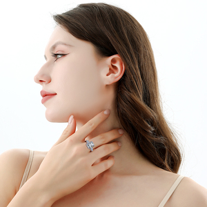 Anelli di Fidanzamento con Tre Pietre Moissanite, Colore D, 5 Carati Taglio Smeraldo, Argento 925 Massiccio, Anello Promessa per Anniversario e Matrimonio per Donne - Product Image 5