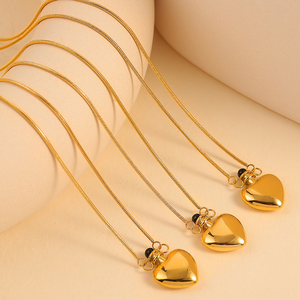 Ciondolo a Forma di <span class=keywords><strong>Cuore</strong></span> Romantico con Design a Bottiglia d'Acqua, Smaltato Colorato e Placcato in Oro 18K, in Acciaio Inossidabile per Anniversario - Product Image 3
