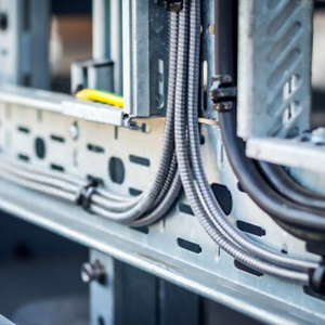 Bandeja de cables de escalera de acero de alta resistencia con revestimiento anticorrosión para sistemas de enrutamiento de cables seguros y eficientes - Product Image 2