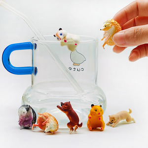 Pendentif en PVC en forme de hérisson simulé pour bord de tasse, jouet Gashapon pour adolescents de 7 à 14 ans, taille unisexe inférieure à 15 cm - Product Image 1