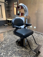 Nouvelle conception de chaise de barbier unique avec base en acier inoxydable, pompe hydraulique, hauteur réglable, chaise de coiffure pour salon de coiffure