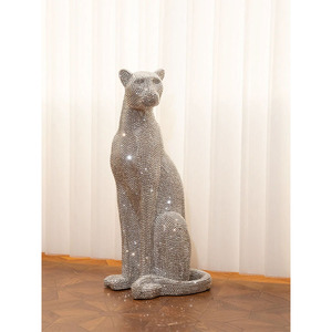 Statue de panthère en FRP avec finition en strass personnalisée pour la décoration intérieure du hall d'hôtel - Product Image 5