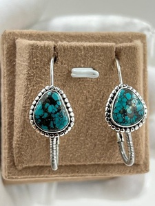 Pendientes de aro de forma redonda de piedras preciosas turquesas de plata de ley hechos a mano 925 joyería de plata de Bohemia Jaipur - Product Image 3