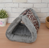 Accessoires de lit pour animaux de compagnie de lit de grotte de chat pliable de conception anti-dérapante rayée