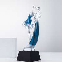 Statue d'art populaire européenne élégante trophée maison résine danseuse musculation décoration artisanat à la mode cadeaux trophée prix