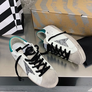 Nuevo Diseño, Zapatillas Deportivas Super Goose Blancas con Suela Dorada y Brillantina, Elegantes y Clásicas de Primavera con un Brillo Sutil para Mujer - Product Image 5