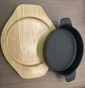 Poêle à steak de forme ronde pour restaurant Assiette grésillante en fonte avec socle en bois de chêne - Product Image 3