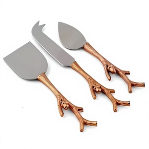 Ustensiles de service alimentaire : Ensemble de couteaux à fromage en acier inoxydable avec manches en cuivre, durables, lavage à la main uniquement - Product Image 1