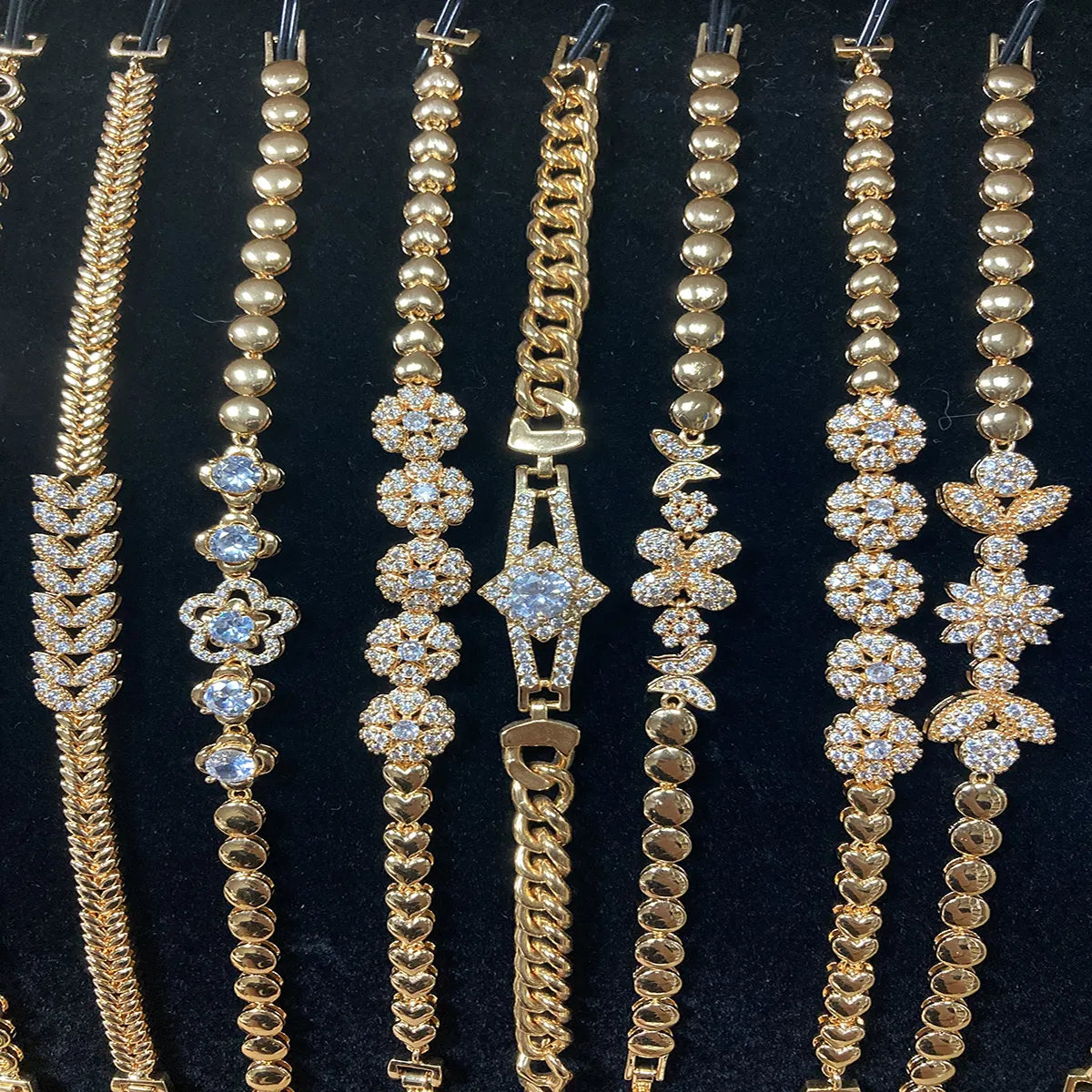 سوار مجوهرات دبي أنيق 18 قيراط مطلي بالذهب أساور زركون فاخرة للنساء
