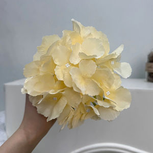 Bouquet d'hortensias artificiels en soie faits à la main, à tige unique, pour la décoration intérieure, les fêtes, les remises <span class=keywords><strong>de</strong></span> diplômes et le Nouvel An – Vente en gros à prix réduit - Product Image 2